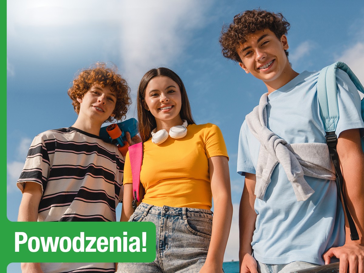 młodzież uśmiechnięta